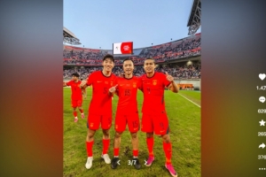 朱辰杰晒超龄大将合照等多图庆祝，汪海健：移动的中国长城