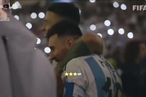 转瞬即逝！22年世界杯等待颁奖时，梅西和恩佐大马丁说了什么？