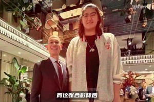2米26张子宇同框萧华身高差！明年会冲WNBA嘛？？