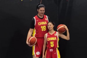 最萌身高差！中国女篮拍摄世界杯定妆照：张子宇&王思雨出镜